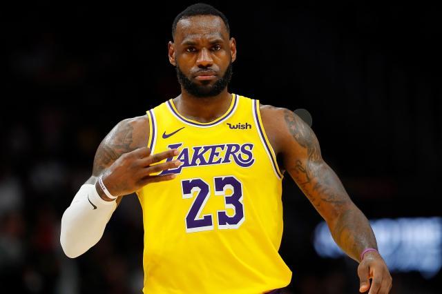 lebron-james-2-3588cebbbcc44c899a69e6e1ae882b31.jpg